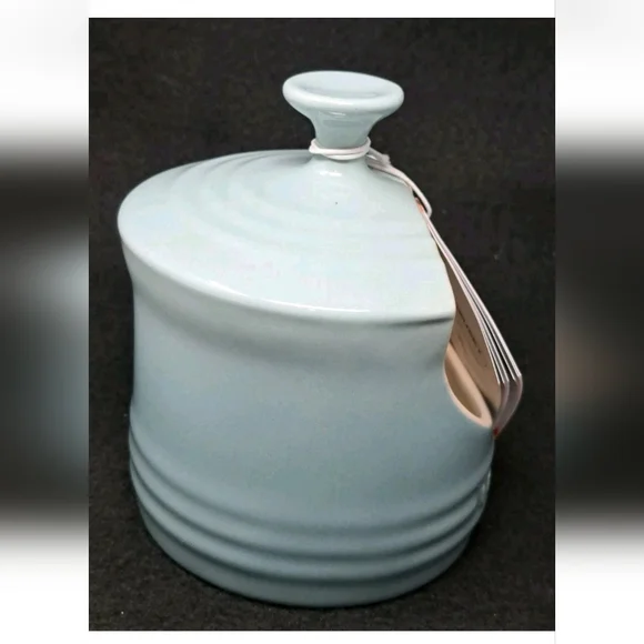 Le Creuset 10 Oz Salt Keeper   Stoneware Light Blue "Sea Salt" - NWT - Picture 5 of 7